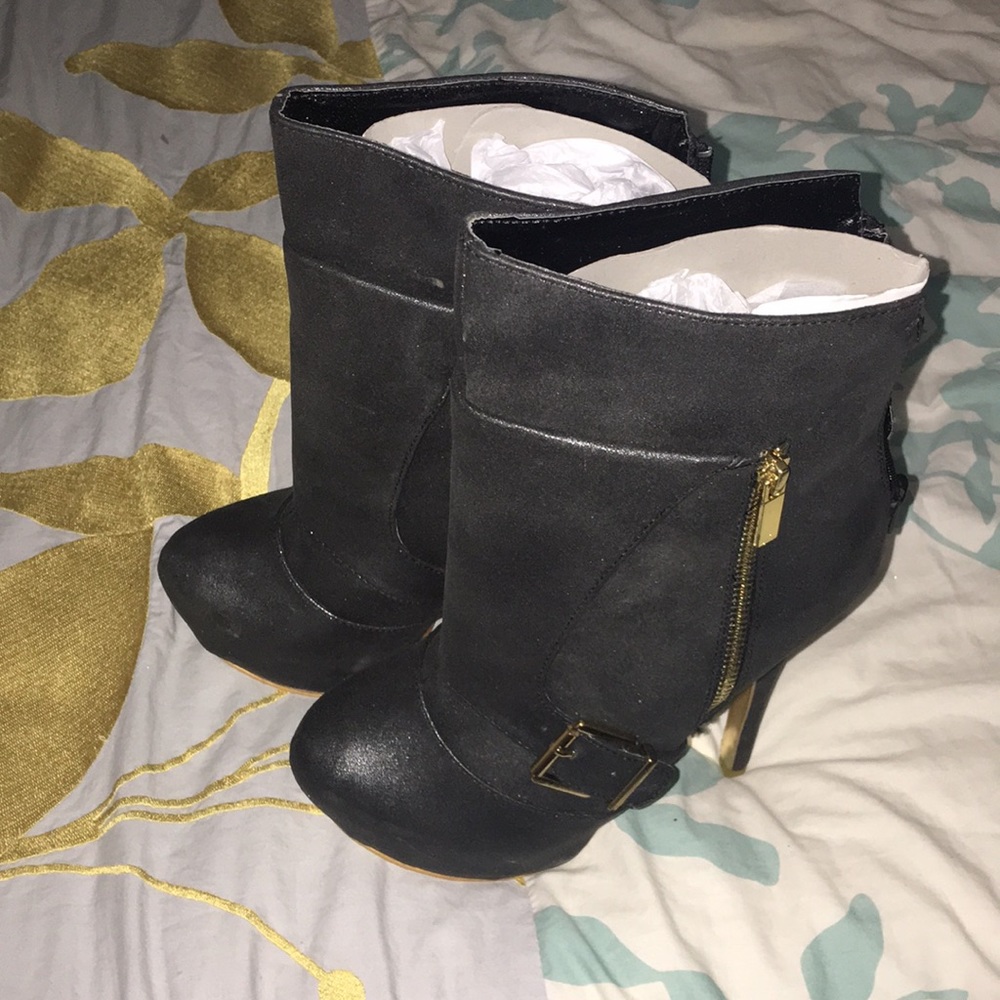 Black heel boots